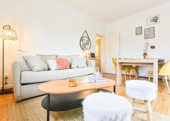Rock In Share - Bianca 2-bedroom With Parking Included & Tram Apartment