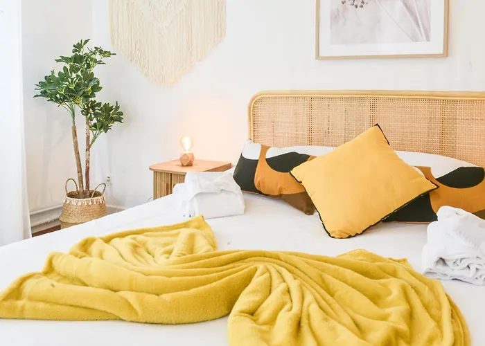 Rock In Share - Bianca 2-bedroom With Parking Included & Tram Apartment *